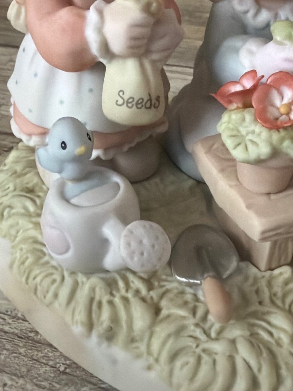 Precious Moments 2001 Planting the Seeds of Love #101548 Ltd Ed 1190/7500 No Box - Picture 8 of 14